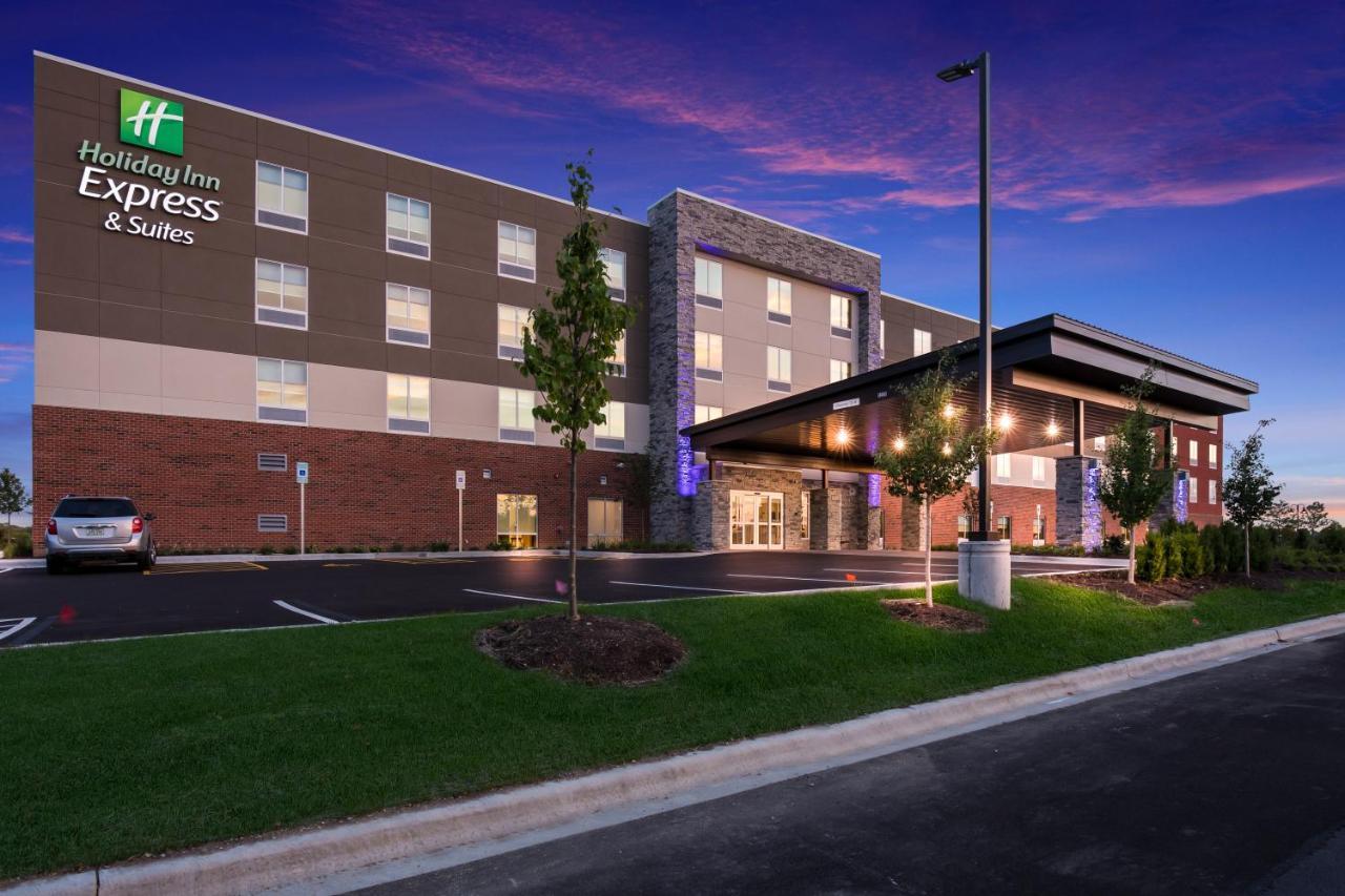 Holiday Inn Express & Suites Chicago - Hoffman Estates By Ihg Exterior photo